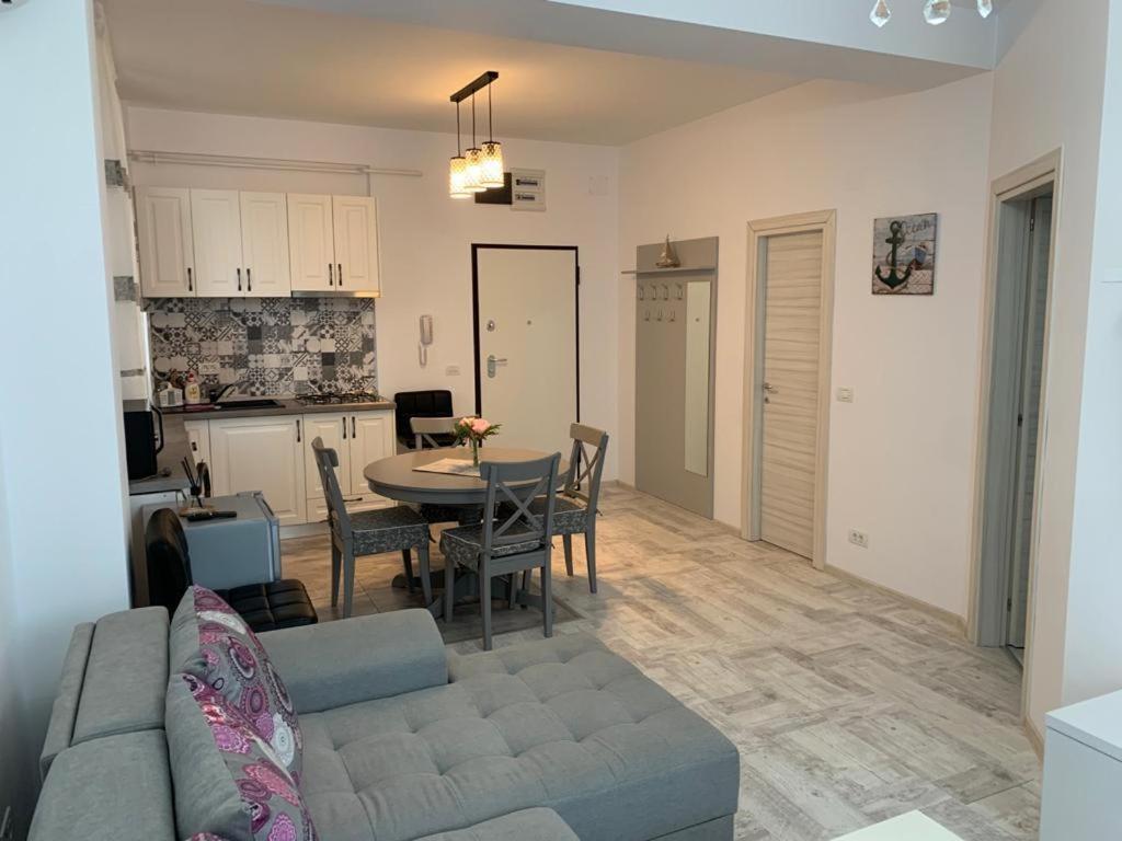 Iris Apartment Năvodari Екстериор снимка