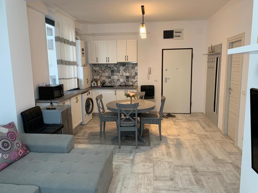Iris Apartment Năvodari Екстериор снимка